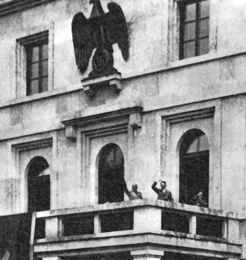 Adolf Hitler and Benito Mussolini wave at the crowd from the Führerbau balcony in München